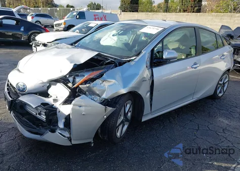 2018 Toyota Prius Three Touring из США, поврежденный, VIN JTDKARFU7J3066002